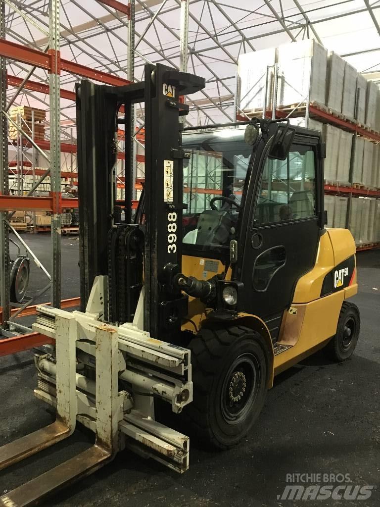 CAT DP 50 N شاحنات الديزل