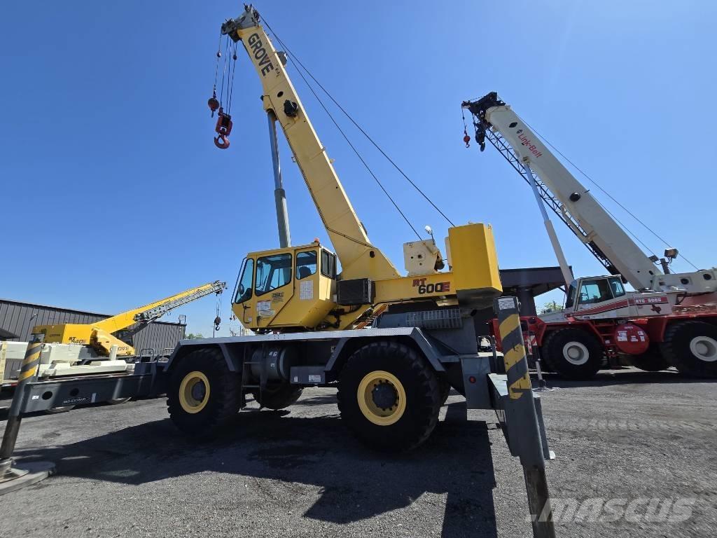 Grove RT 600 E رافعات الطرق الوعرة