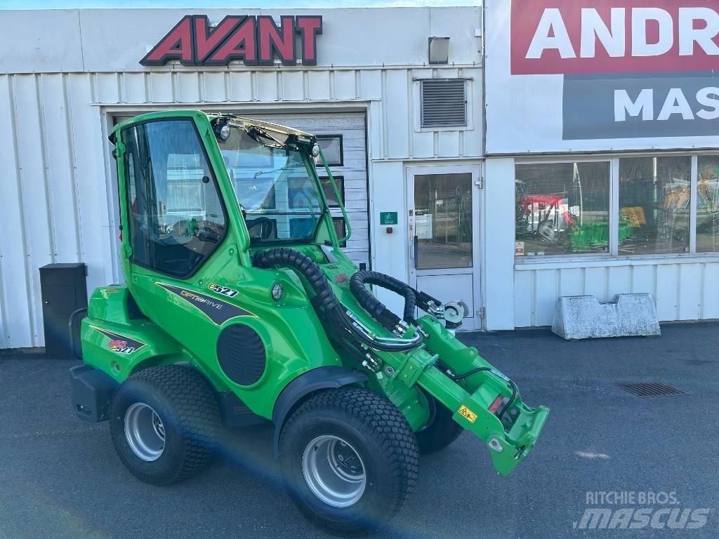 Avant E 527 Med  hytt لوادر انزلاقية التوجيه