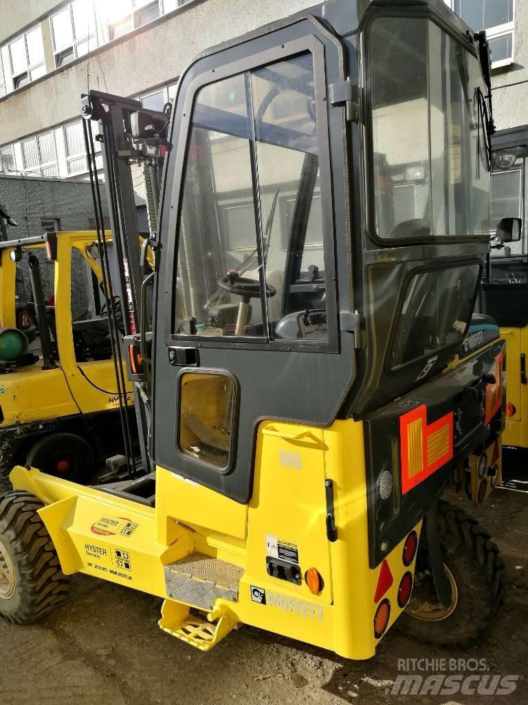 Moffett M8 35.3 شاحنات الطرق الوعرة