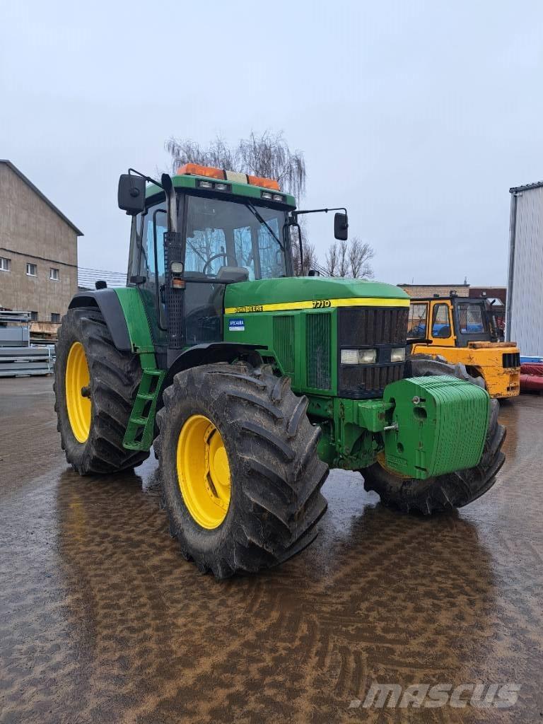 John Deere 7710 الجرارات