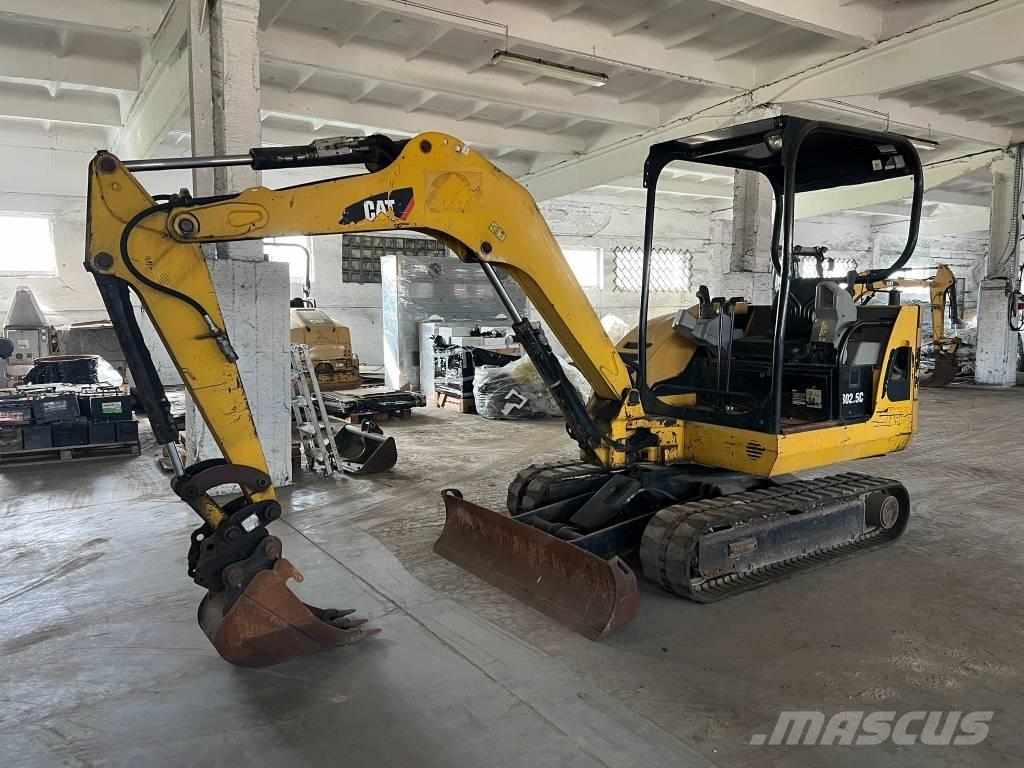 CAT 302.5 C حفارات زحافة