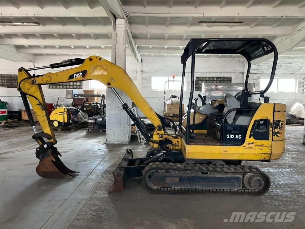 CAT 302.5 C حفارات زحافة
