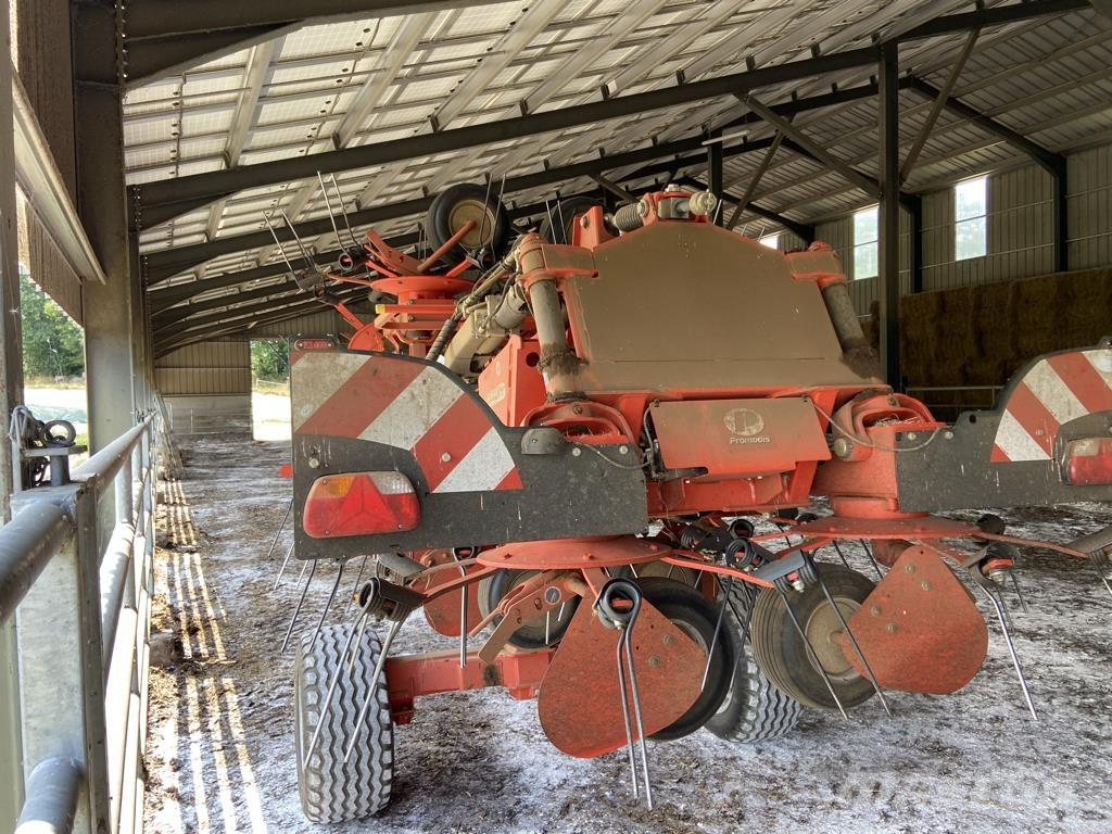 Kuhn GF 13012 T مكابس وميبسات التبن