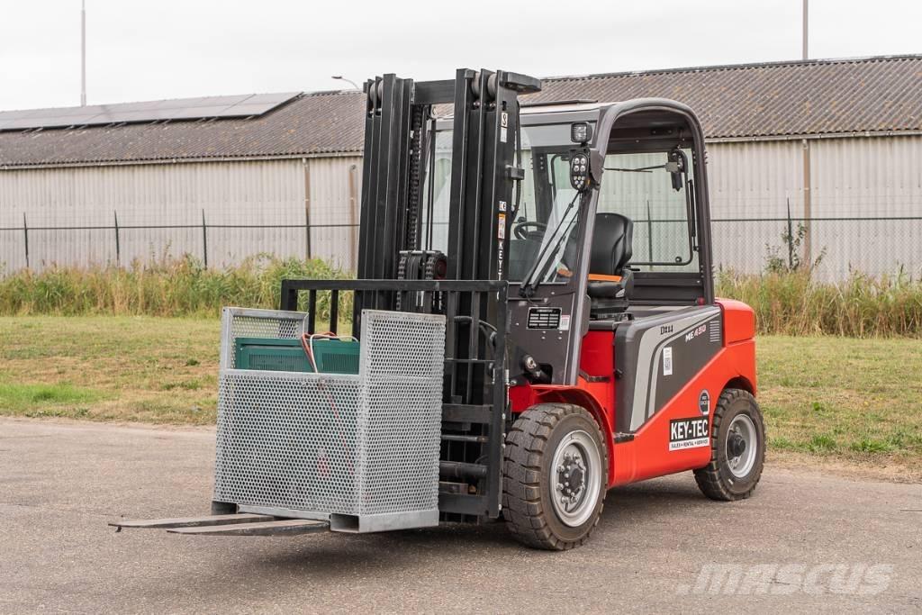 Manitou ME 450 شاحنات ذات رافعات شوكية تعمل بالكهرباء