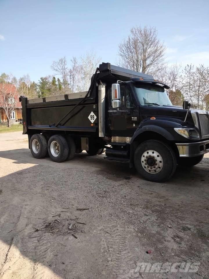 International 7500 شاحنات قلابة