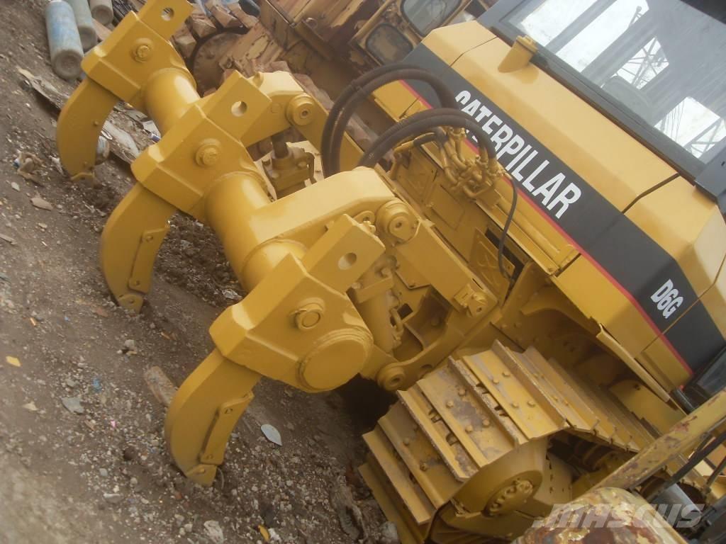 CAT D 6 G بلدوزرات مجنزرة