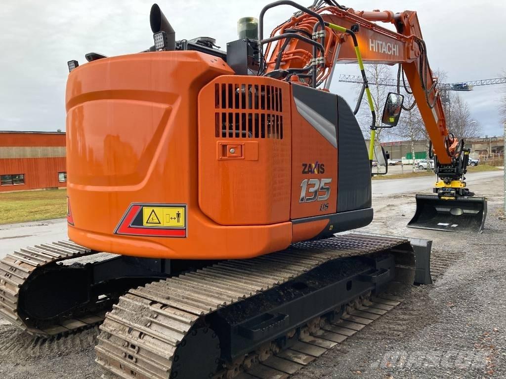 Hitachi ZX 135 US-7 حفارات زحافة