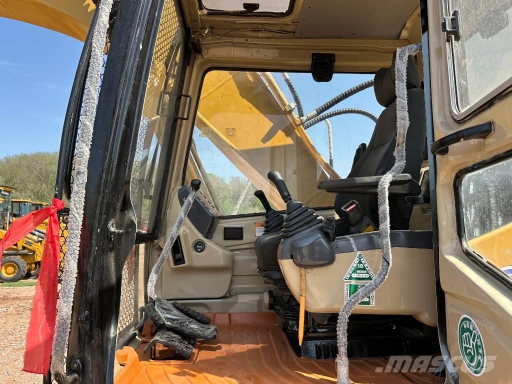 CAT 320 B حفارات زحافة