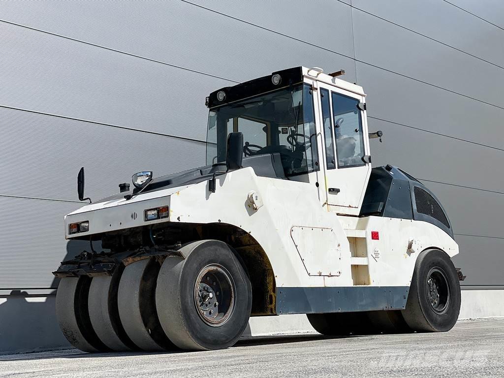 Bomag BW 24 RH مداحل ذات إطارات هوائية