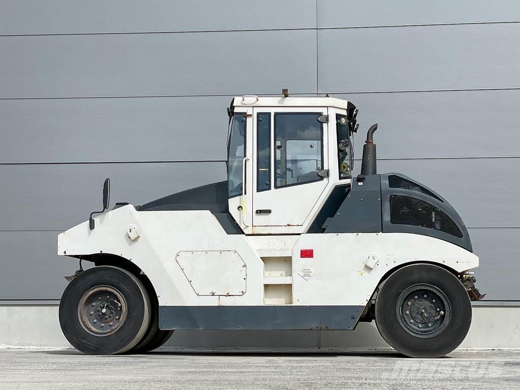 Bomag BW 24 RH مداحل ذات إطارات هوائية