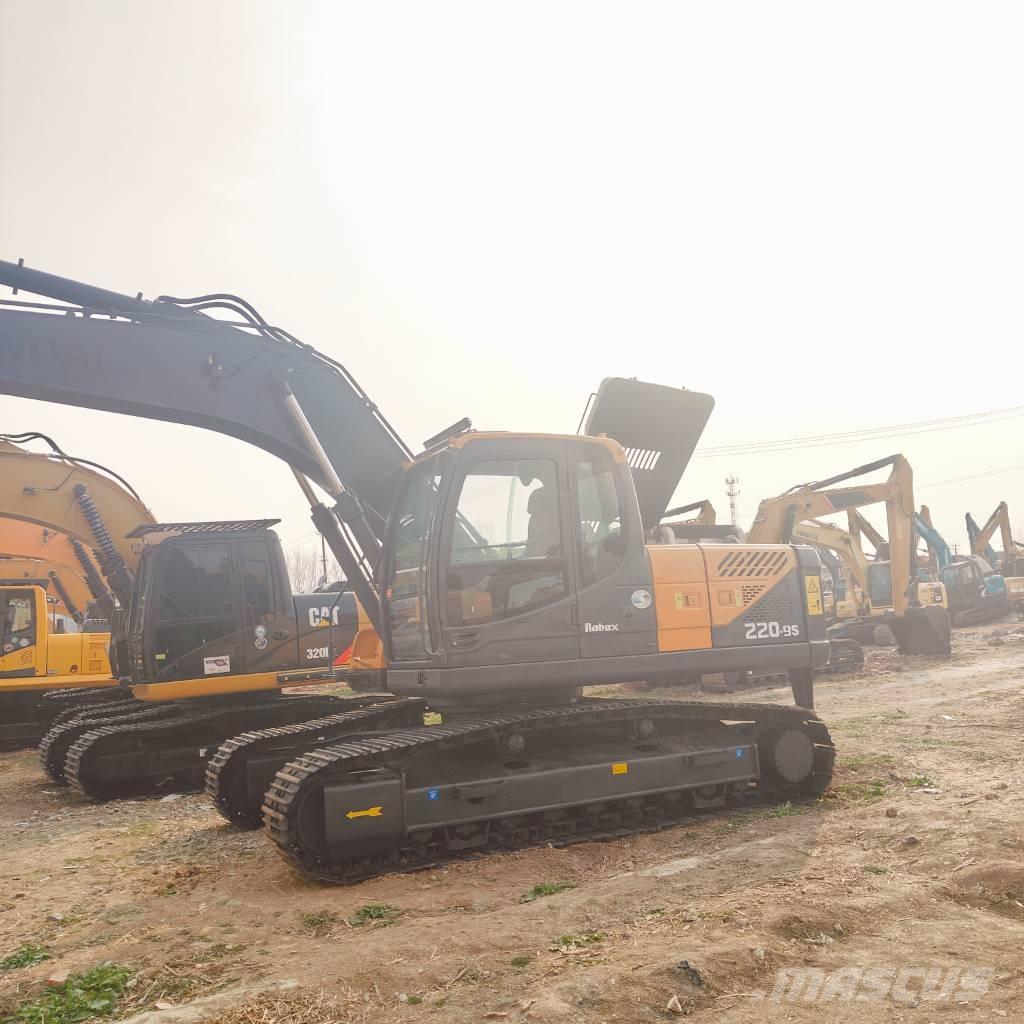 Hyundai R220LC-9S حفارات زحافة