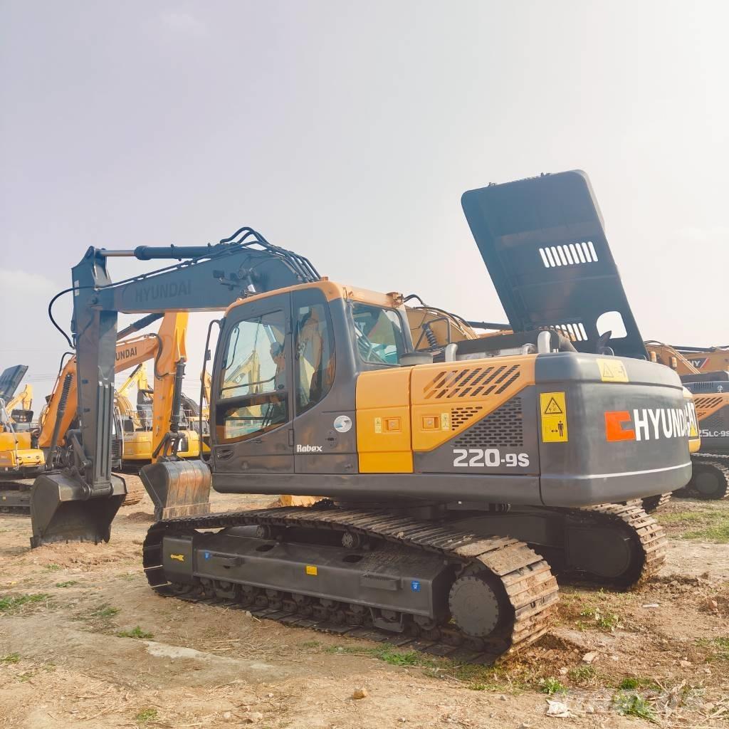 Hyundai R220LC-9S حفارات زحافة