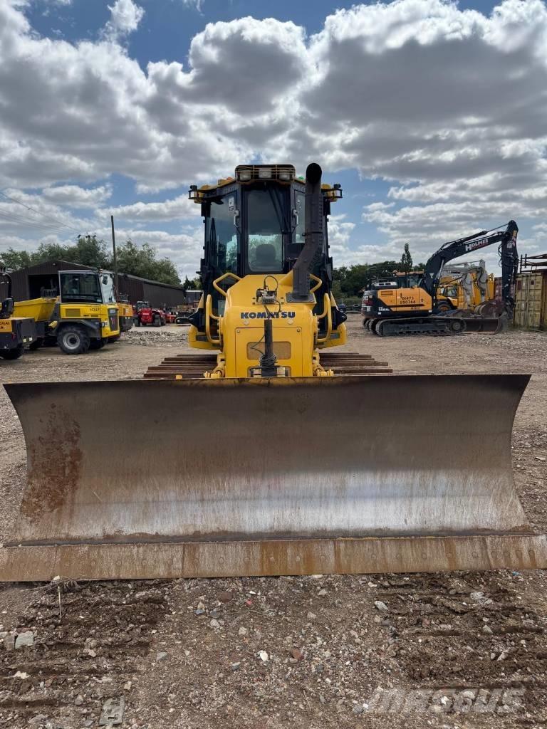 Komatsu D51PX-24 بلدوزرات مجنزرة