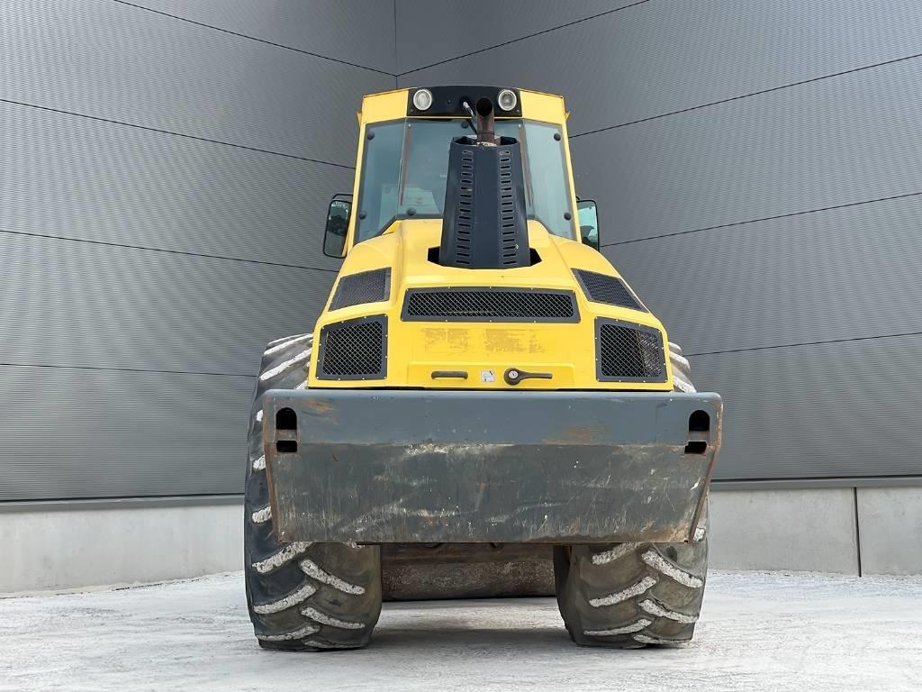 Bomag BW 216 DH-4i مداحل أحادية الأسطوانة