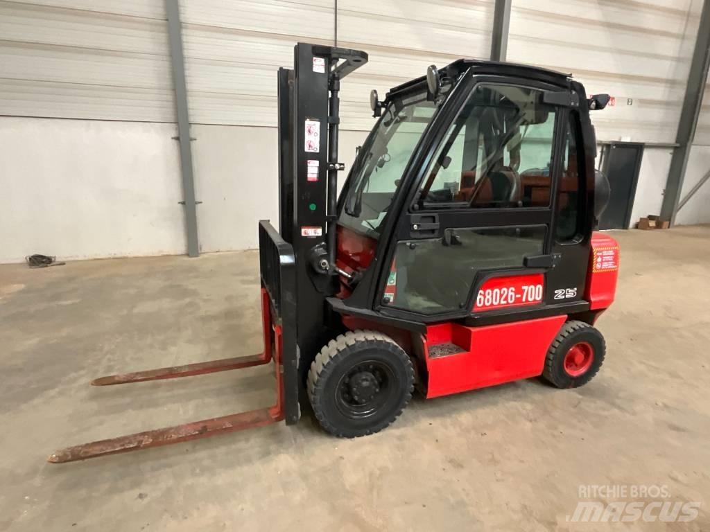 Nissan U1 D2 A 25 LQ شاحنات LPG