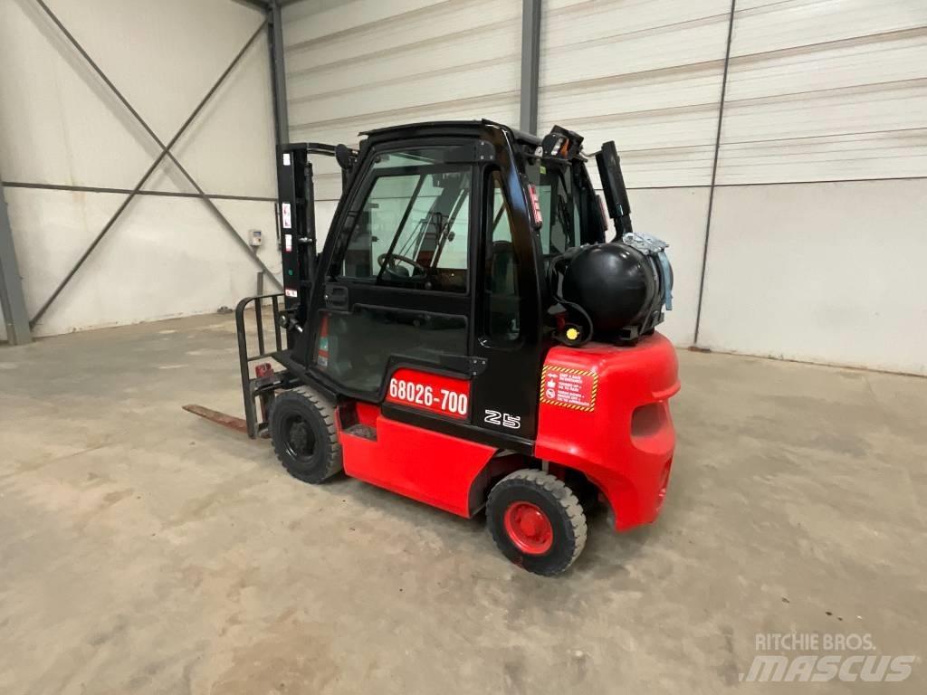 Nissan U1 D2 A 25 LQ شاحنات LPG