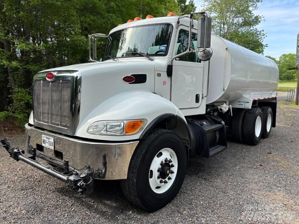 Peterbilt 348 صهاريج مياه