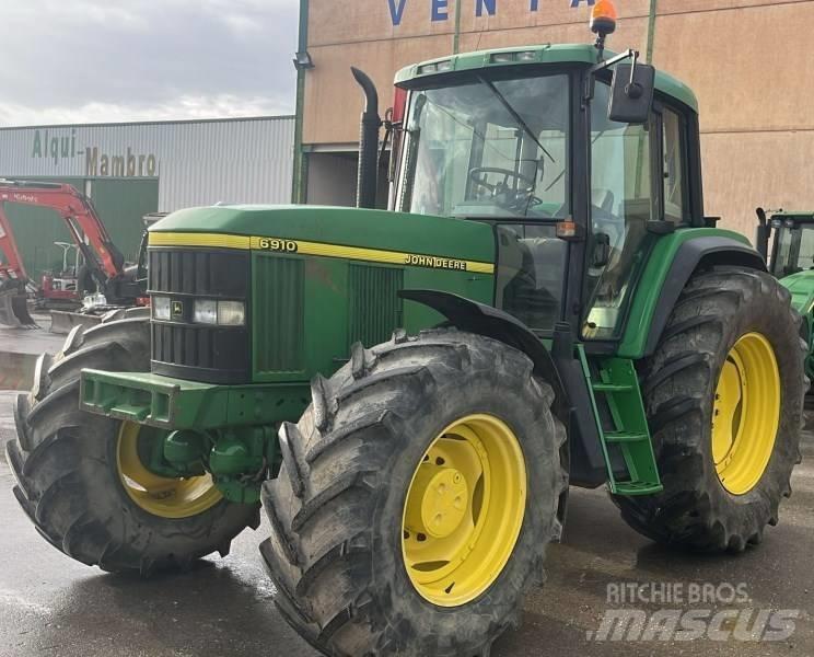 John Deere 6910 الجرارات