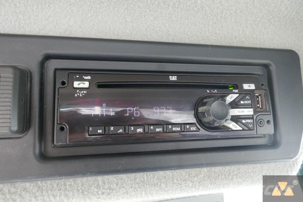 CAT 966M لوادر بعجل