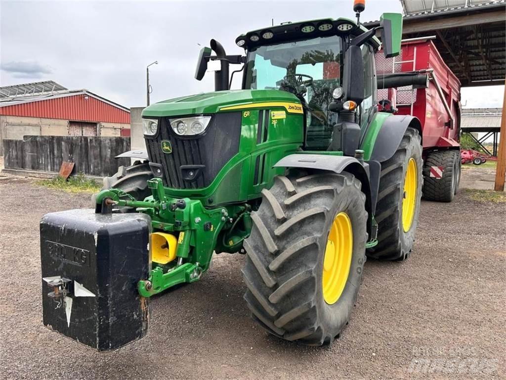 John Deere 6R 250 الجرارات