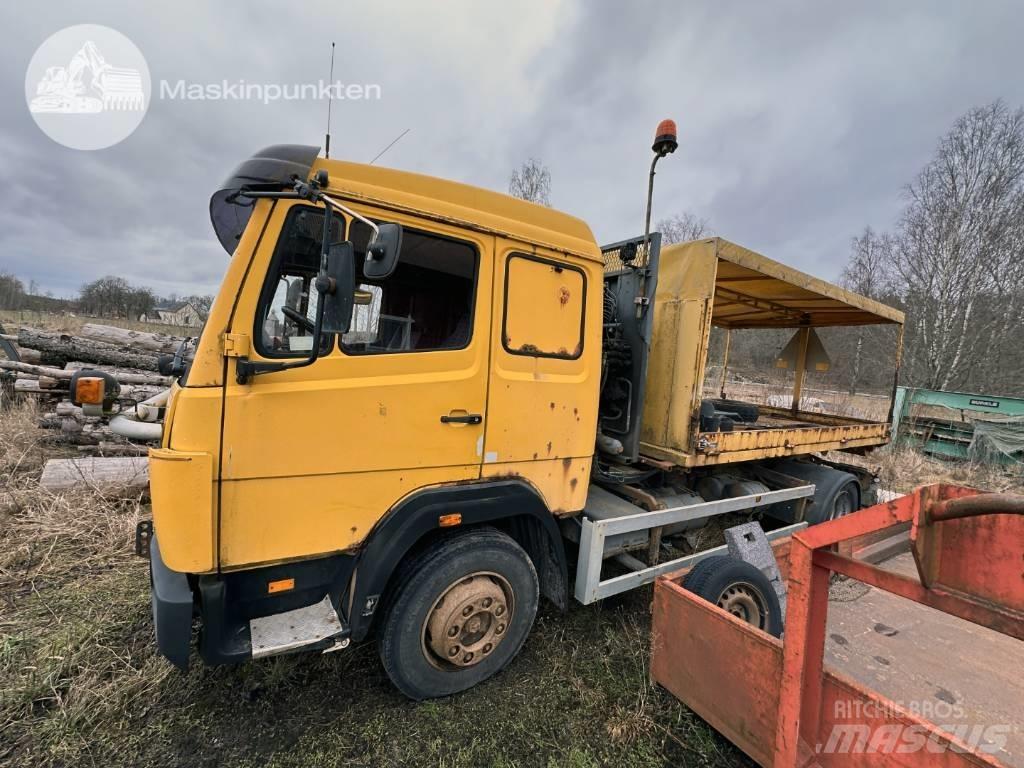 Mercedes-Benz 1117 L شاحنات الرافعات الخطافية