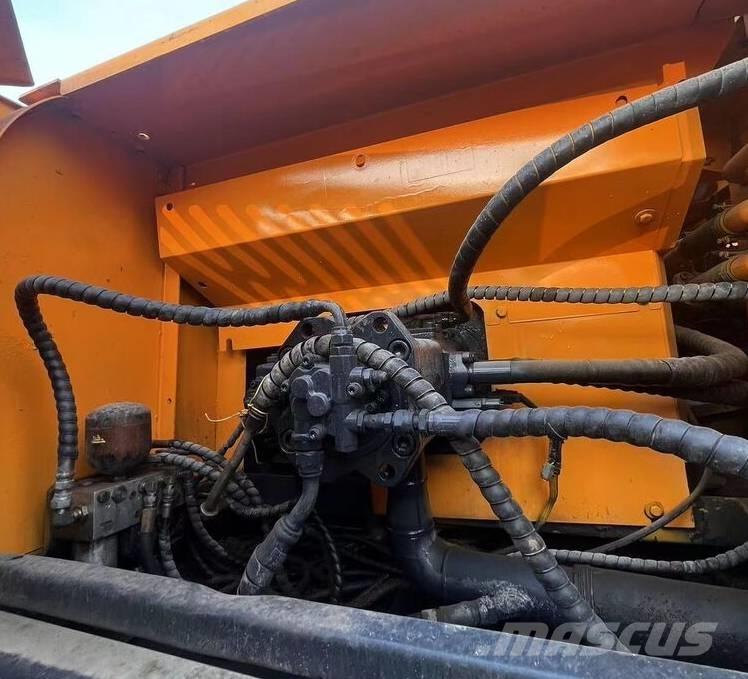 Hyundai R330LC-9T حفارات زحافة