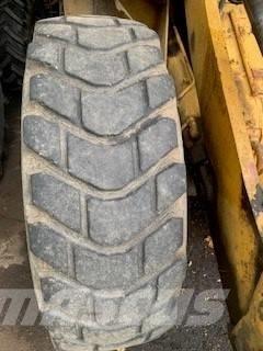 CAT 910 لوادر بعجل