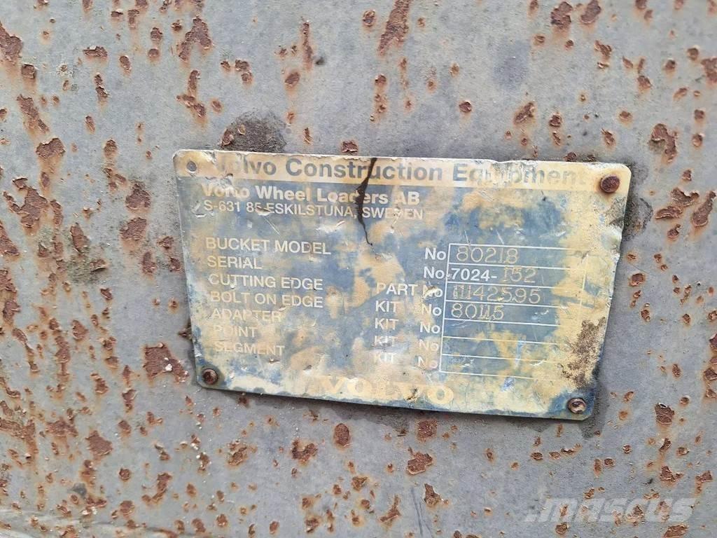 Volvo L220D لوادر بعجل