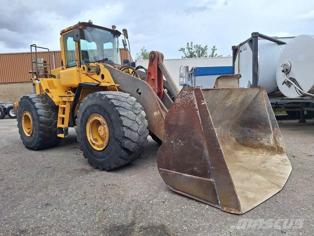 Volvo L220D لوادر بعجل