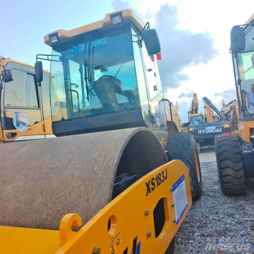 XCMG XS 183 J مداحل أحادية الأسطوانة