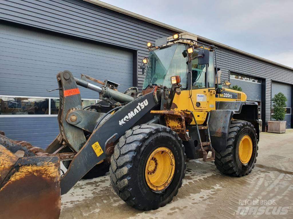 Komatsu WA 320 PZ-6 لوادر بعجل