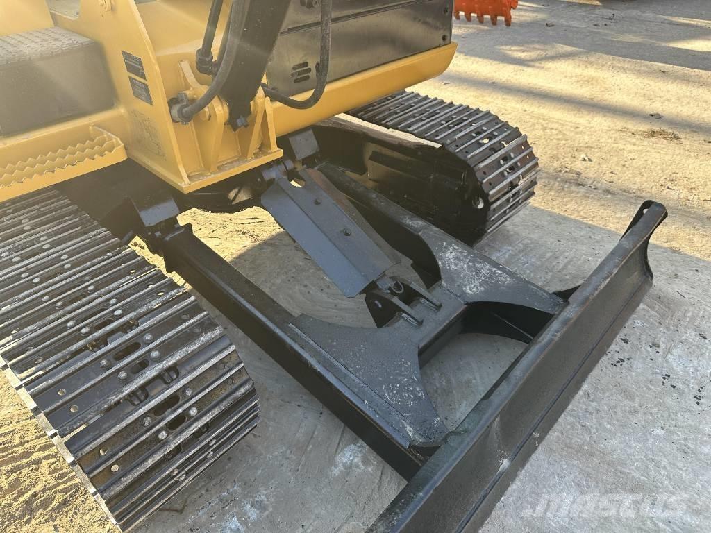 CAT 305.5E حفارات زحافة