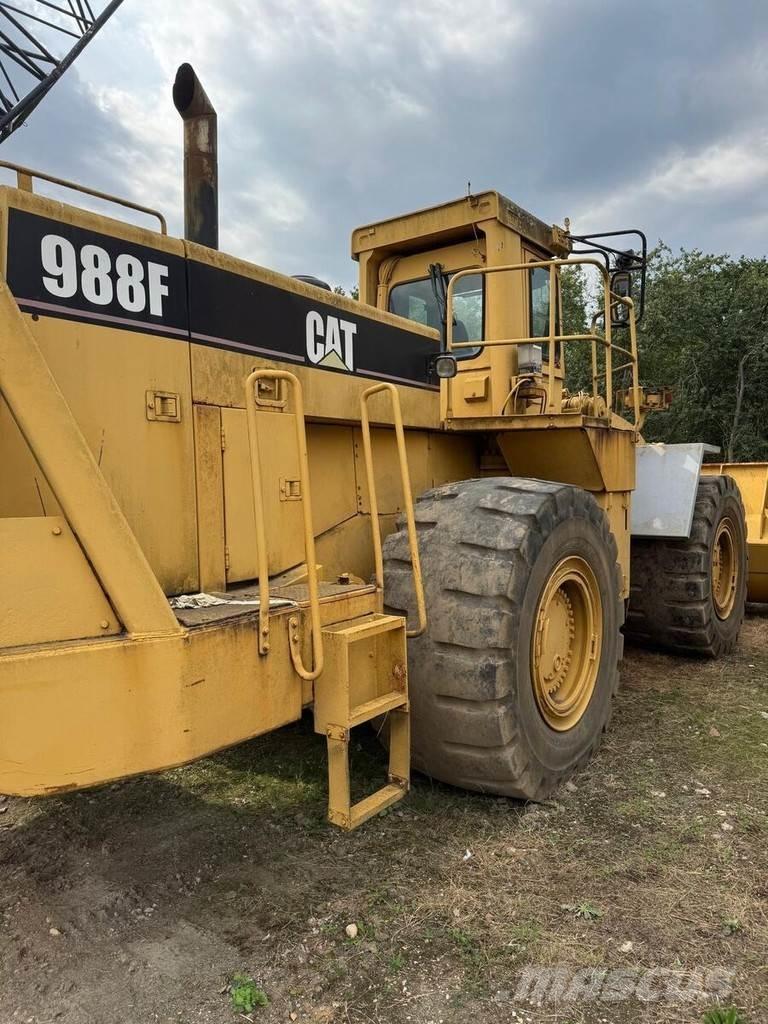 CAT 988F لوادر بعجل