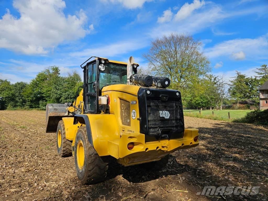 CAT 930 M لوادر بعجل
