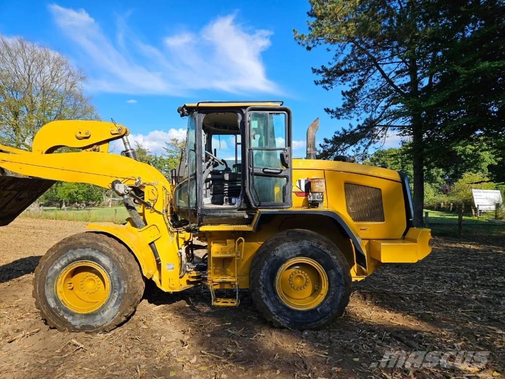 CAT 930 M لوادر بعجل