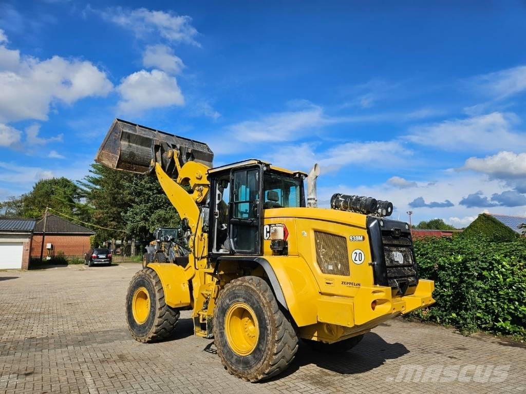 CAT 930 M لوادر بعجل