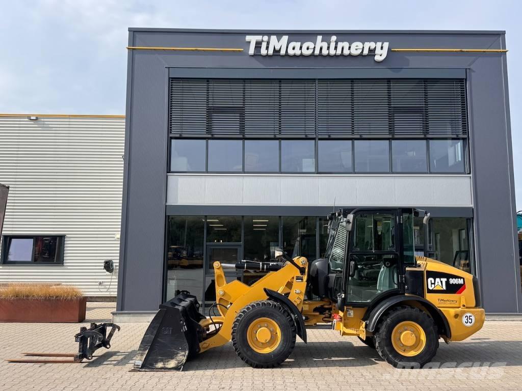 CAT 906M لوادر بعجل