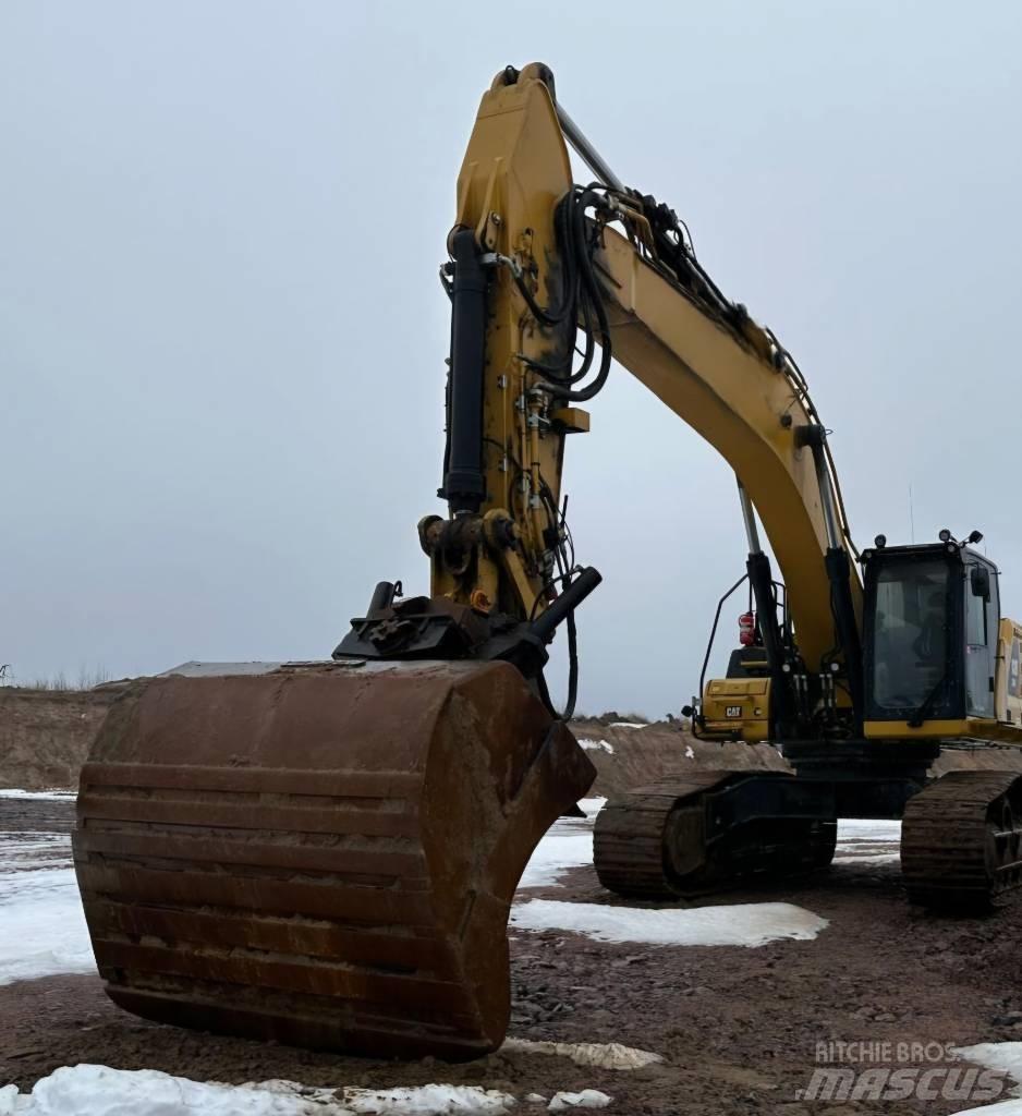 CAT 340 حفارات زحافة