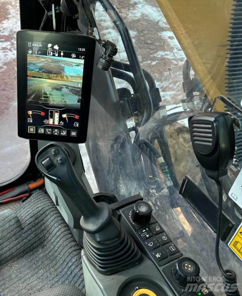 CAT 340 حفارات زحافة