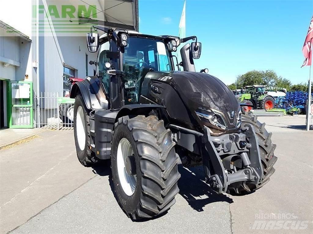 Valtra q265 الجرارات