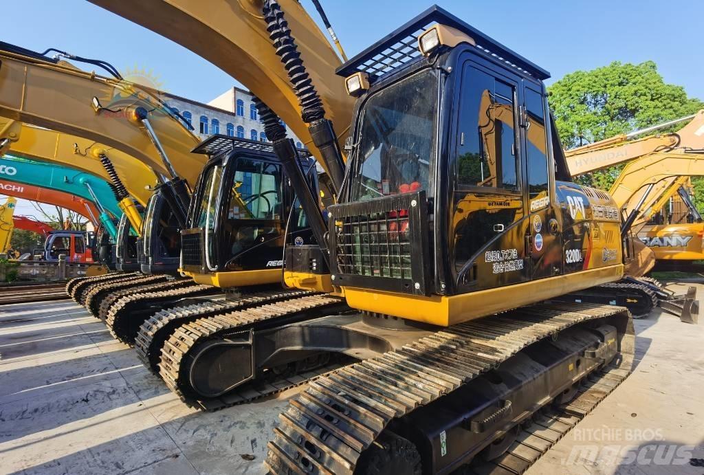 CAT 320 D L حفارات زحافة