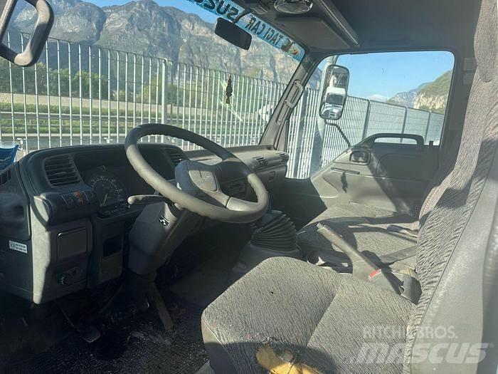 Isuzu 15.75 شاحنات قلابة