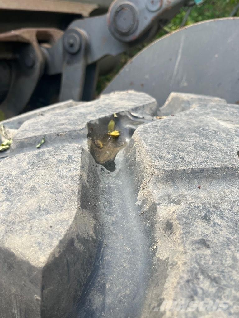 Volvo 110H لوادر بعجل