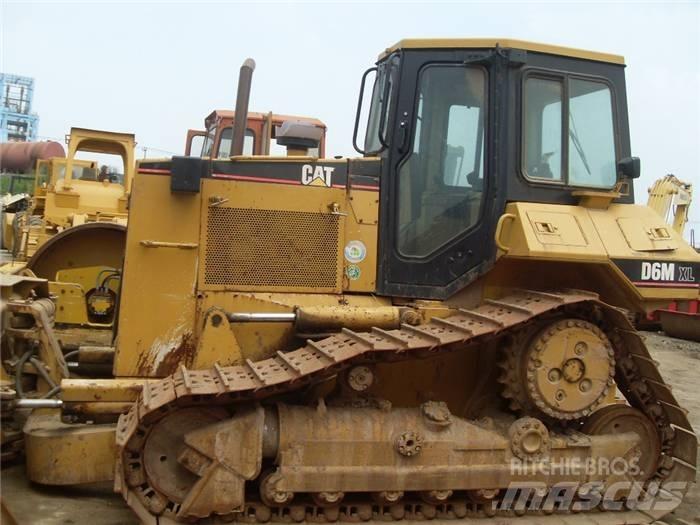CAT D 6 M LGP بلدوزرات مجنزرة