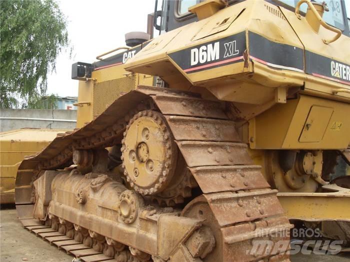 CAT D 6 M LGP بلدوزرات مجنزرة