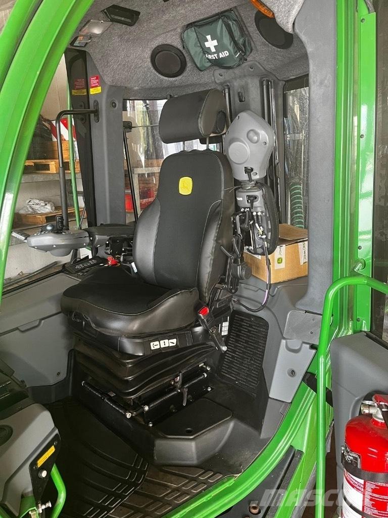 John Deere 1910G شاحنات