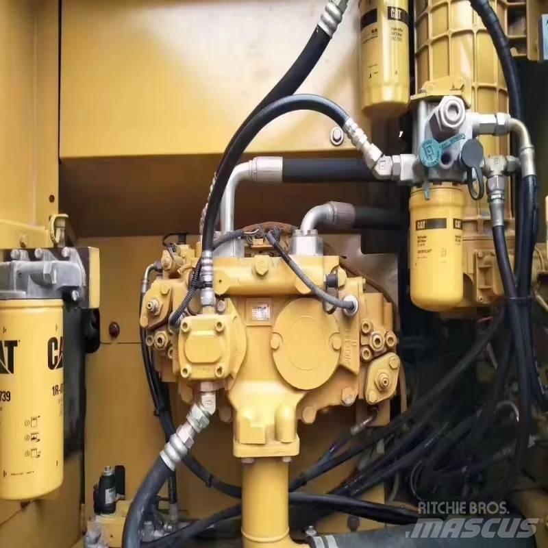 CAT 325 D حفارات زحافة