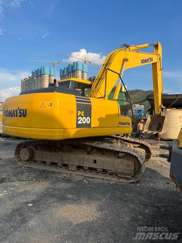 Komatsu PC 200-7 حفارات زحافة