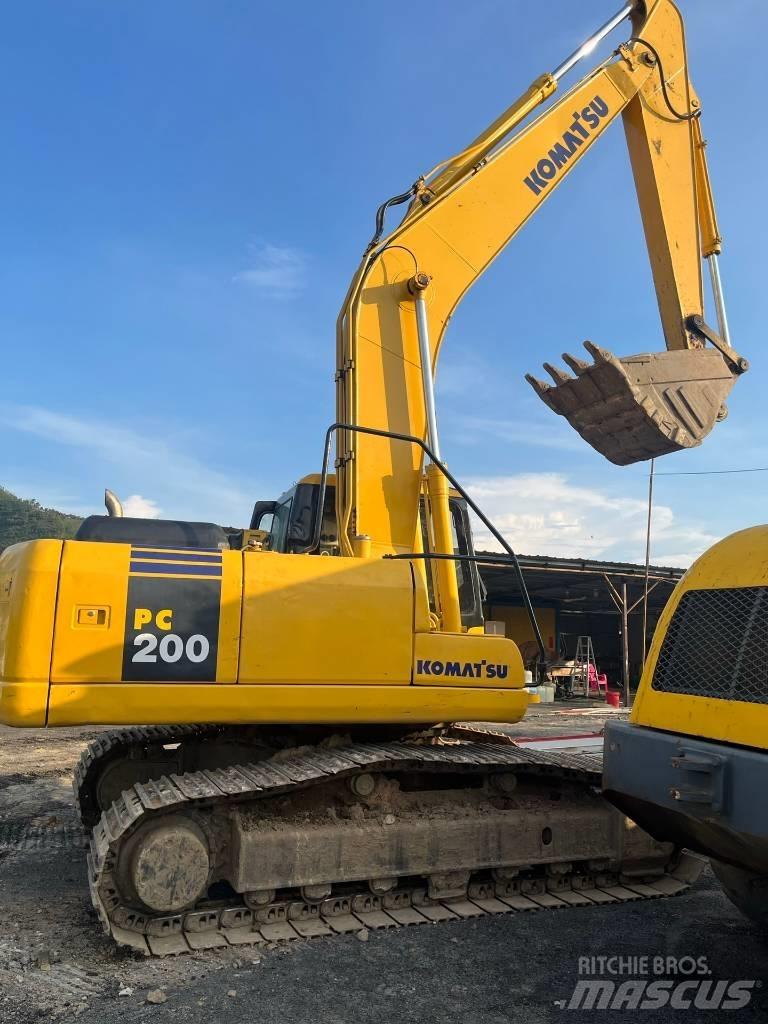 Komatsu PC 200-7 حفارات زحافة